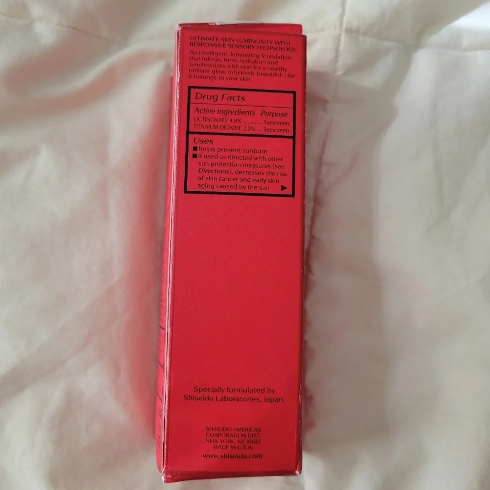 SHISEIDO // synchro skin glow luminizing fluid foundation in golden 5